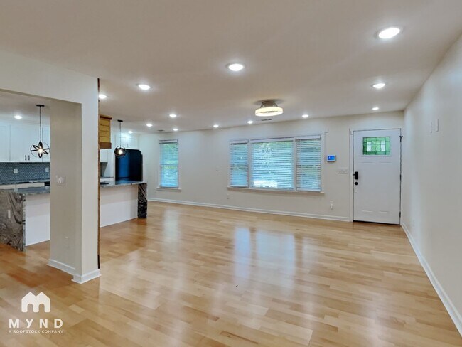 Foto del edificio - 2720 Hedgewood Dr NW