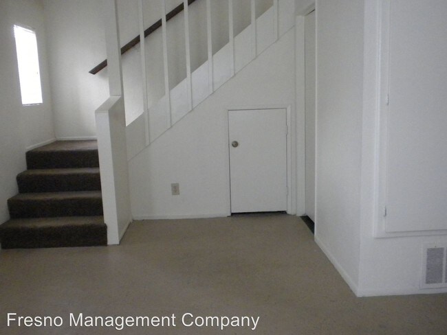 Building Photo - 803 S Demaree St