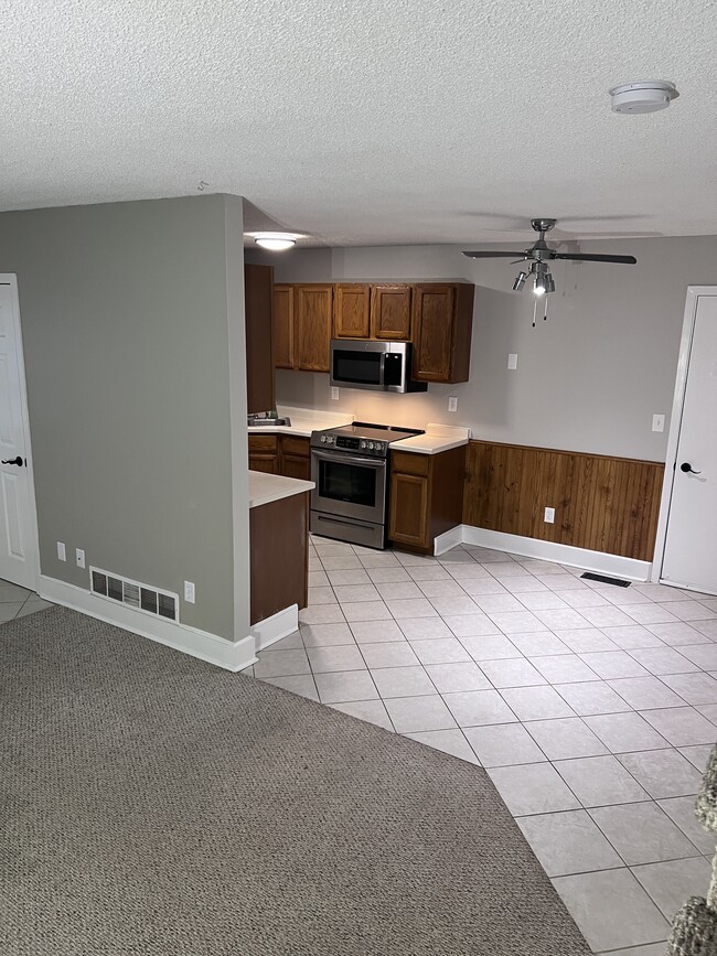 Living/Kitchen area - 1274 Greenbriar Ct