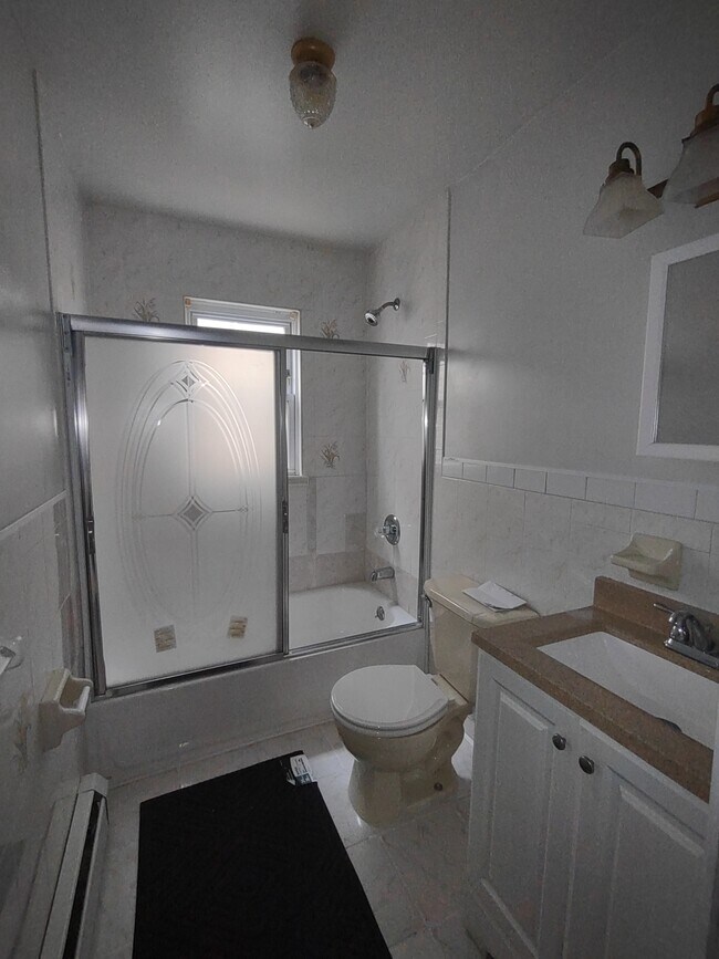 Bath#1 - 370 Warwick St