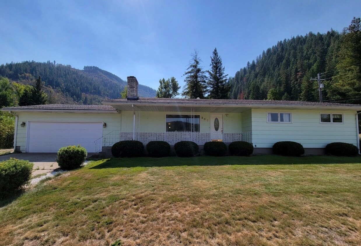 Primary Photo - 207 W Fir Ave
