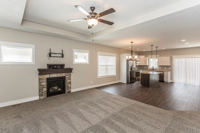Foto del edificio - Spacious 4-Bedroom Home in Urbandale | Fin...