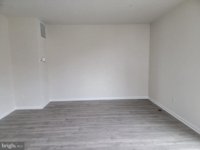 Building Photo - 6611 DARTER Way