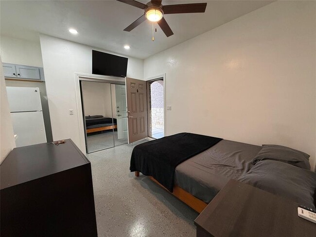 Building Photo - 216 Charles Trl