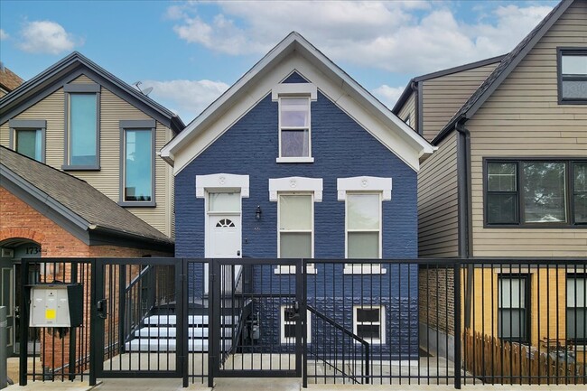 Building Photo - 1624 W Beach Ave