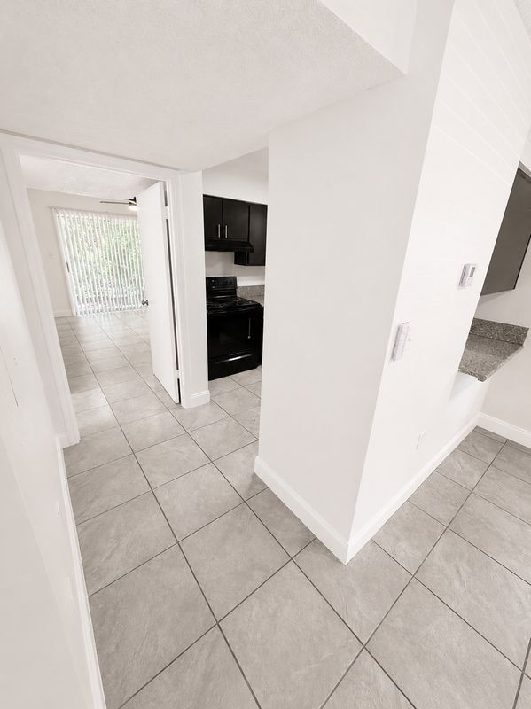Foto del edificio - 1185-1185 BENTLEY ROAD, 4
