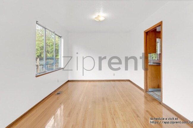 Building Photo - 6115 NE Clackamas St