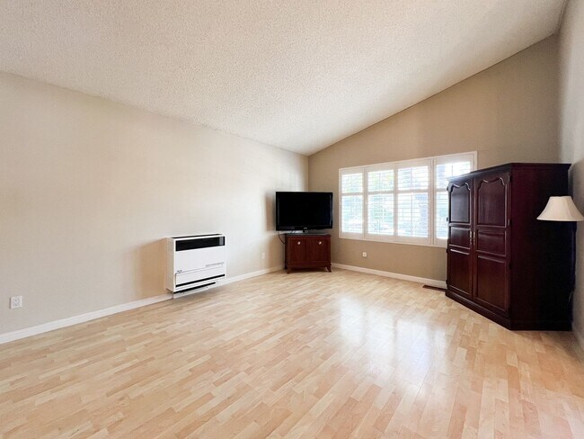 Building Photo - Charming 1 Bedroom, 1 Bath Rental with Private Yard – Utilities & Internet Included!