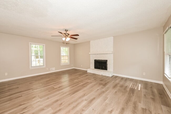 Building Photo - 2128 Summertown Dr