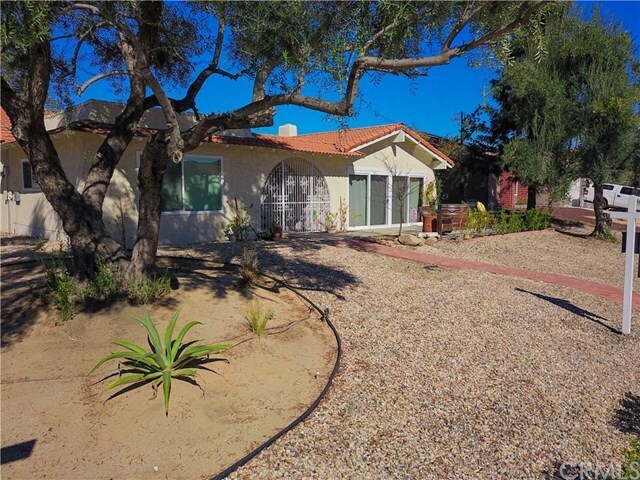 Primary Photo - 22640 Canyon Lake Dr N