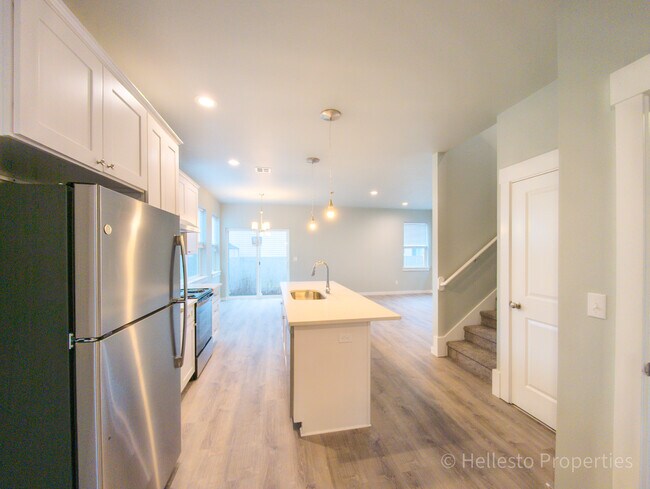 Building Photo - 2482 SW Coho St