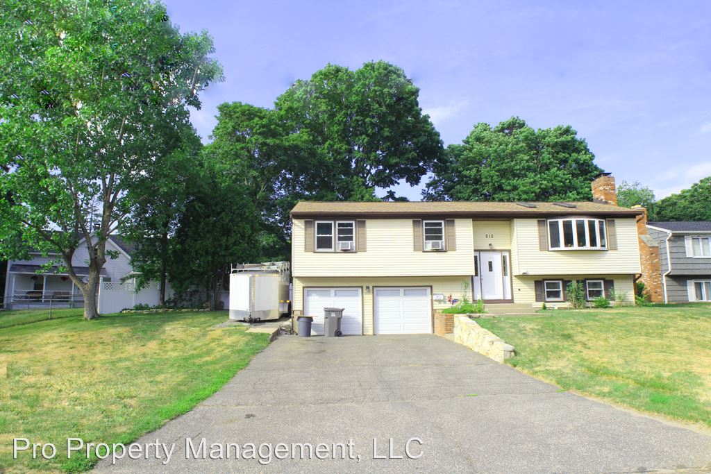 Primary Photo - 212 Evelyn St