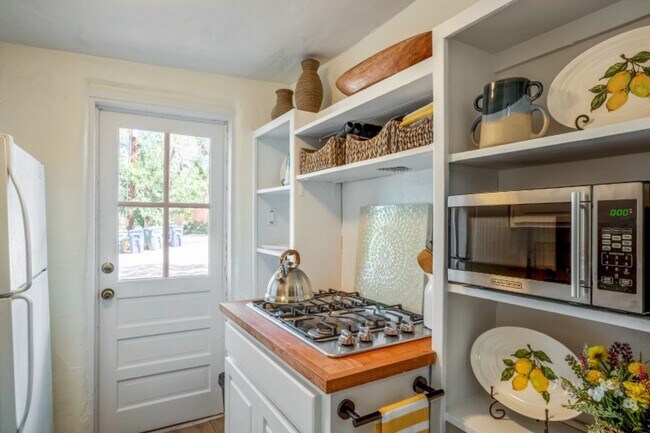 Foto del edificio - 634 Garcia Street #24 - Furnished Historic...