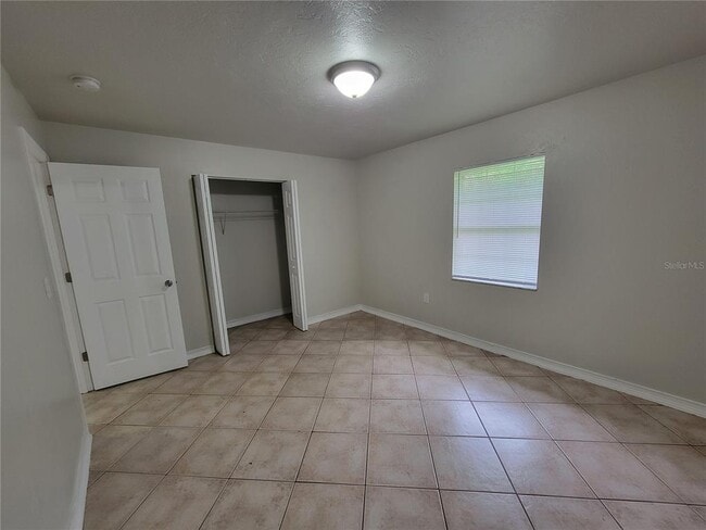 Building Photo - 6961 SE 55th Pl