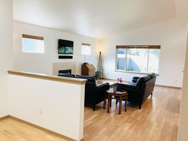 Foto del edificio - 2436 Boulevard Heights Loop SE