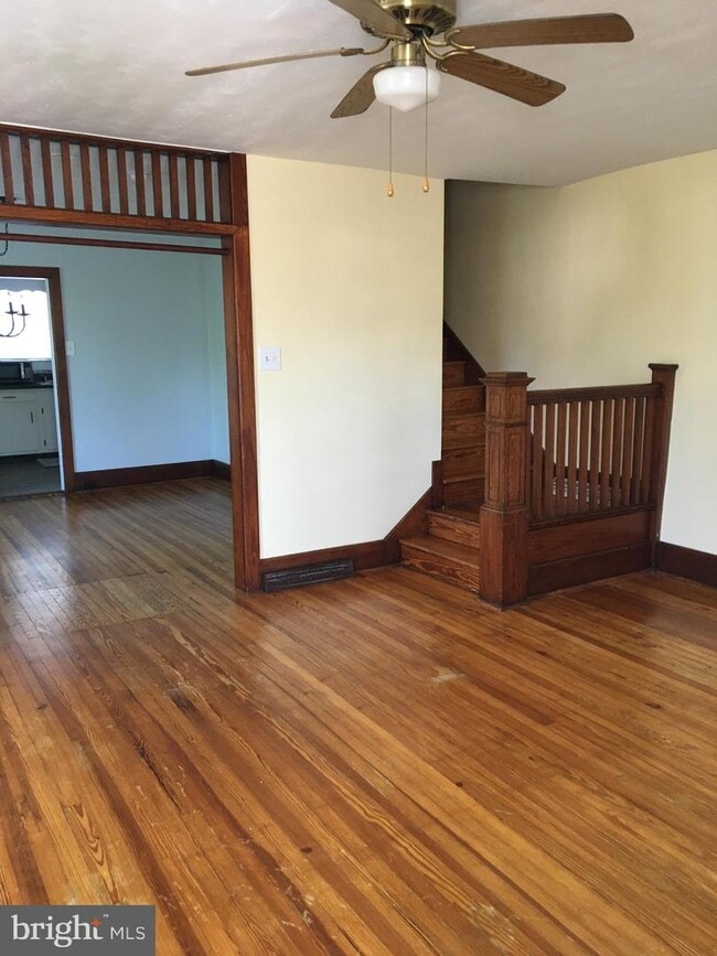 Building Photo - 152 Maple Ave