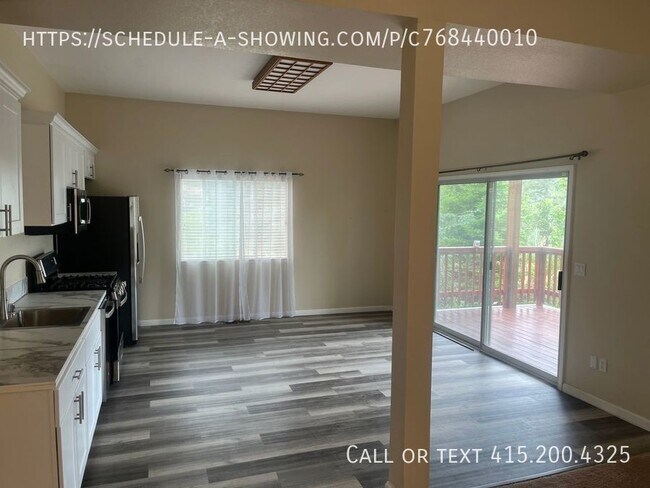 Building Photo - Don't miss out on this 2bd 2ba duplex in t...
