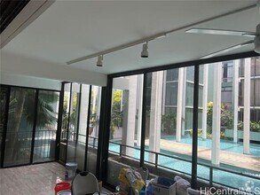 Building Photo - 4999 Kahala Ave