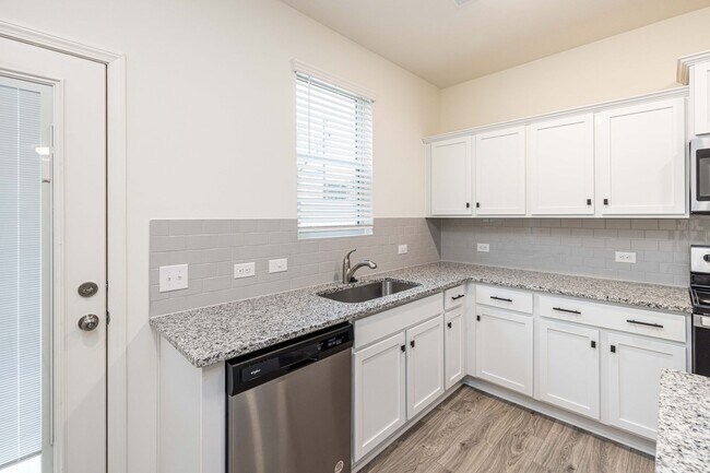 Building Photo - Kincaid Townhome community! 3br 2.5ba  Jak...