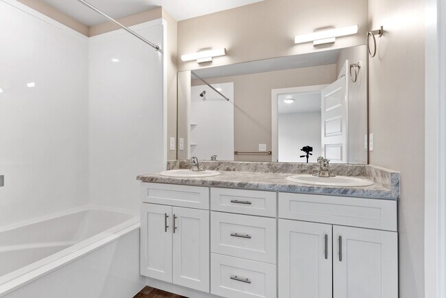 Building Photo - 637 East 730