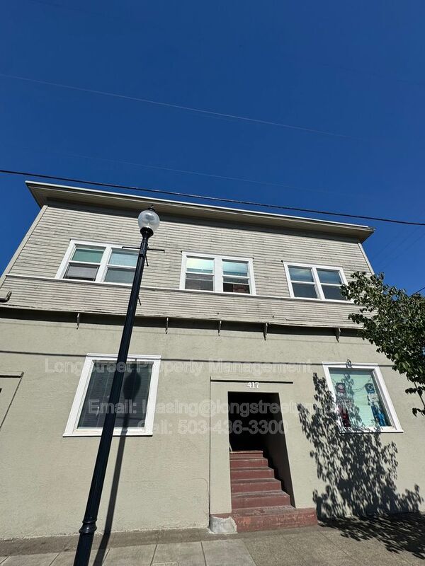 Building Photo - 417 SE Lyon St