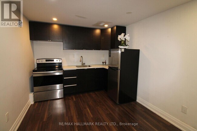 Building Photo - 158 Kingshill Rd