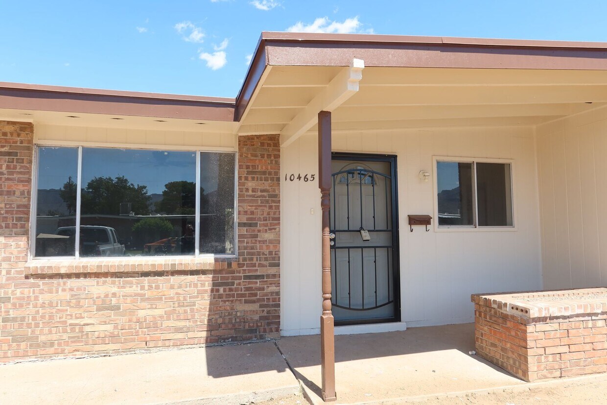 Primary Photo - 10465 OMEGA