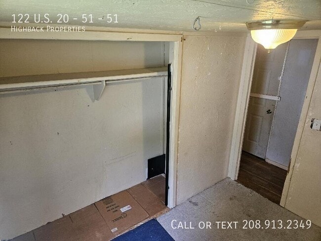 Building Photo - 122 US-20