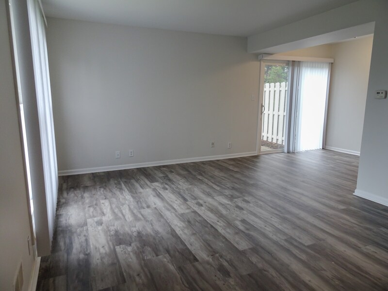 Primary Photo - 9 Fernwood Dr