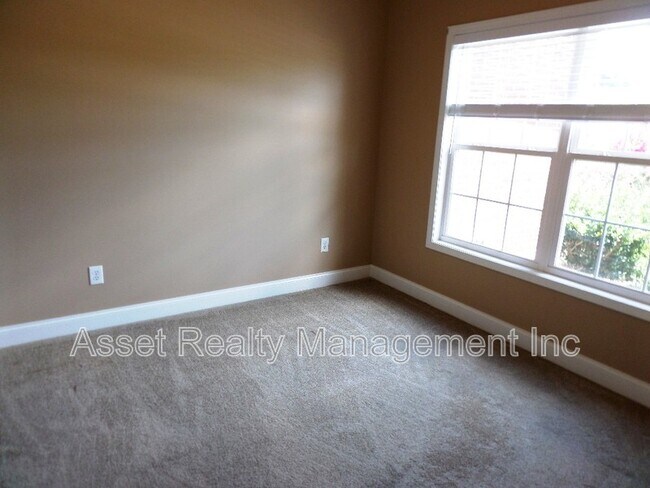 Foto del edificio - 121 Hatleyberry St