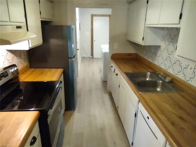Foto del edificio - 6080 Camellia Dr