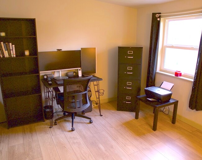 Designated Workspace: Dual Monitors + High-Speed WiFi - 10207 Oak Ave