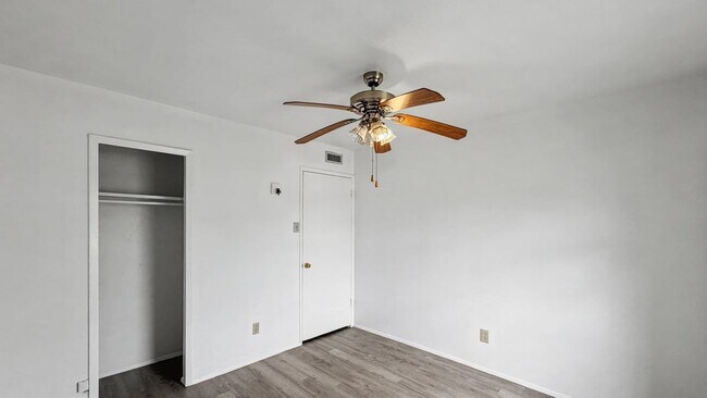 Foto del edificio - 130 Astoria Dr