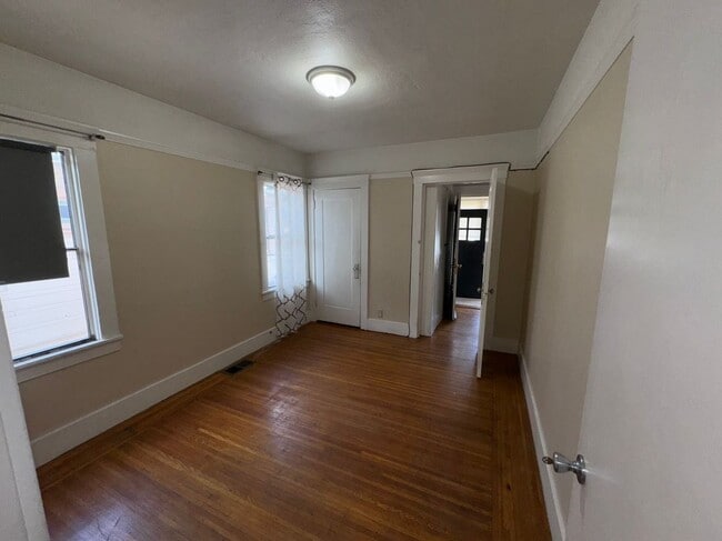 Building Photo - 1446 Mitchell St