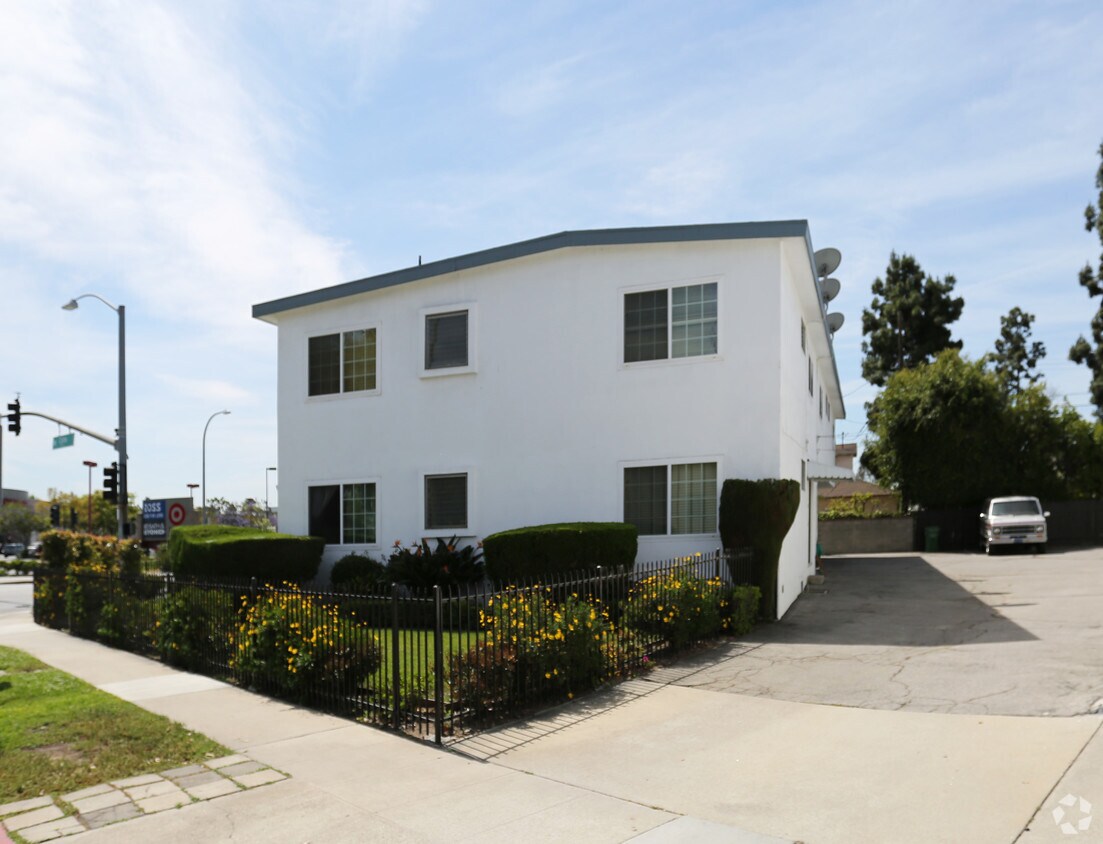 Building Photo - 10901 Jefferson Blvd