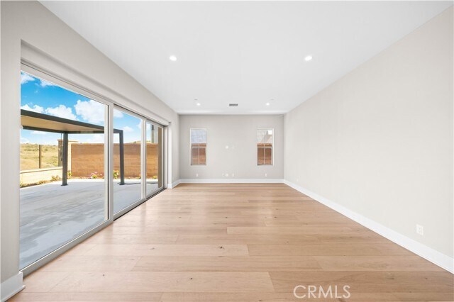 Building Photo - 130 Mossvine