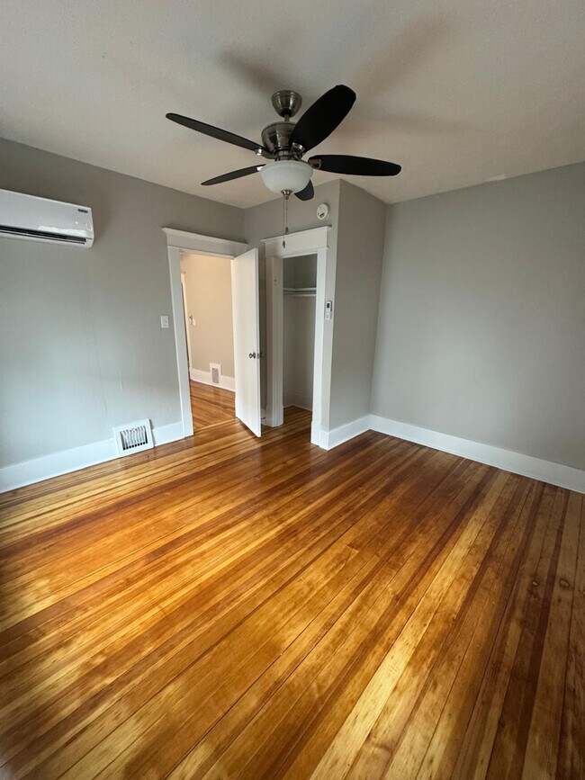 Foto del edificio - 1426 E St