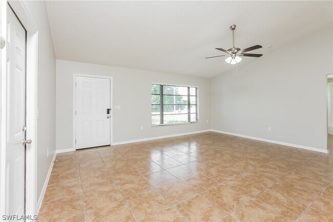 Foto del edificio - 18104 Windingvail Ave