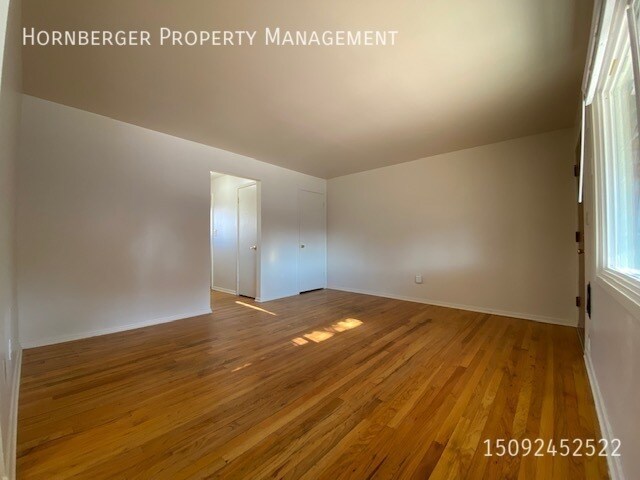 Foto del edificio - 726 W Maxwell Ave
