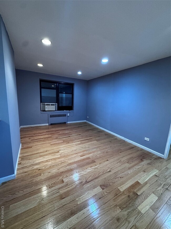 Building Photo - 44-10 Macnish St