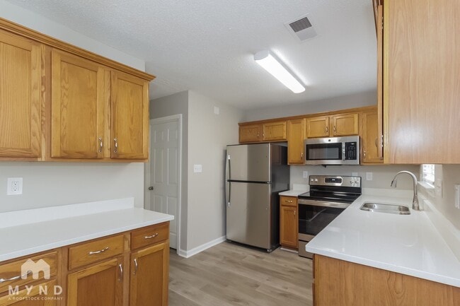 Building Photo - 219 Chattaroy Dr