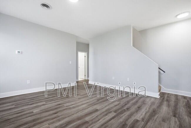 Building Photo - 3122 Tidewater Dr