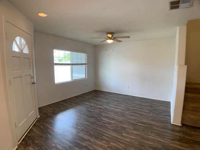 Building Photo - 3 bedrooms with A/C & 2 car garage in Ewa Beach (Spinnaker Place Townhome)! First showing is 12/1...