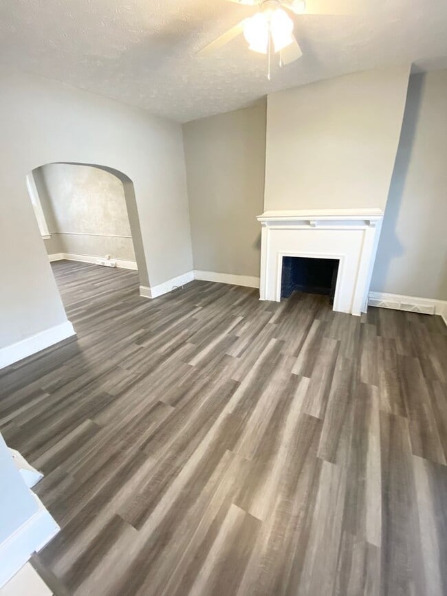 Building Photo - Newly Renovated 4 Bedroom, 1.5 Bathroom in...