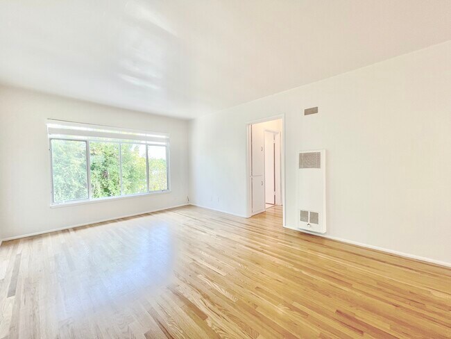 Foto del edificio - 1676 Manning Ave