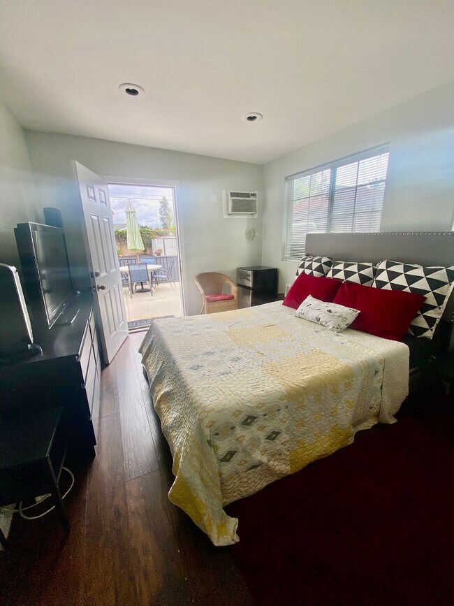 10960 Penrose St, Sun Valley, CA 91352 Townhome Rentals in Sun Valley