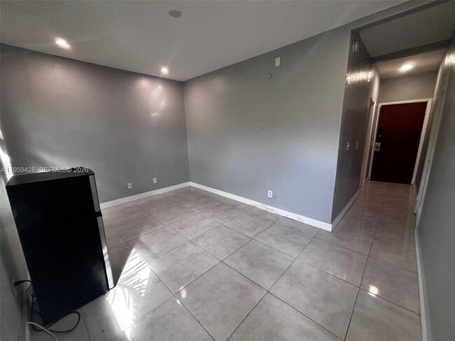 Foto del edificio - 319 W 28th St