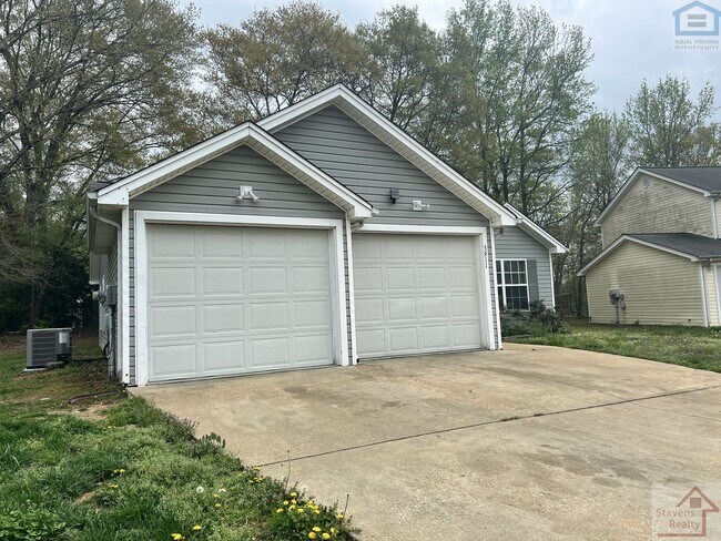 Building Photo - 3911 Allgood Ct