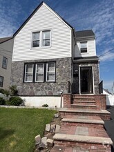 Building Photo - 228 Locust St