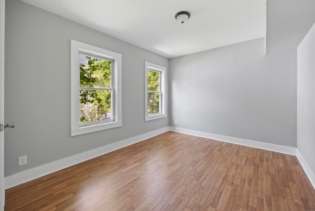 Foto del edificio - 32 Harding Pl